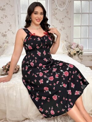 فستان نوم نسائي كبير الحجم مزين بالفيونكة والورود، تفاصيل مريحة وأنيقة